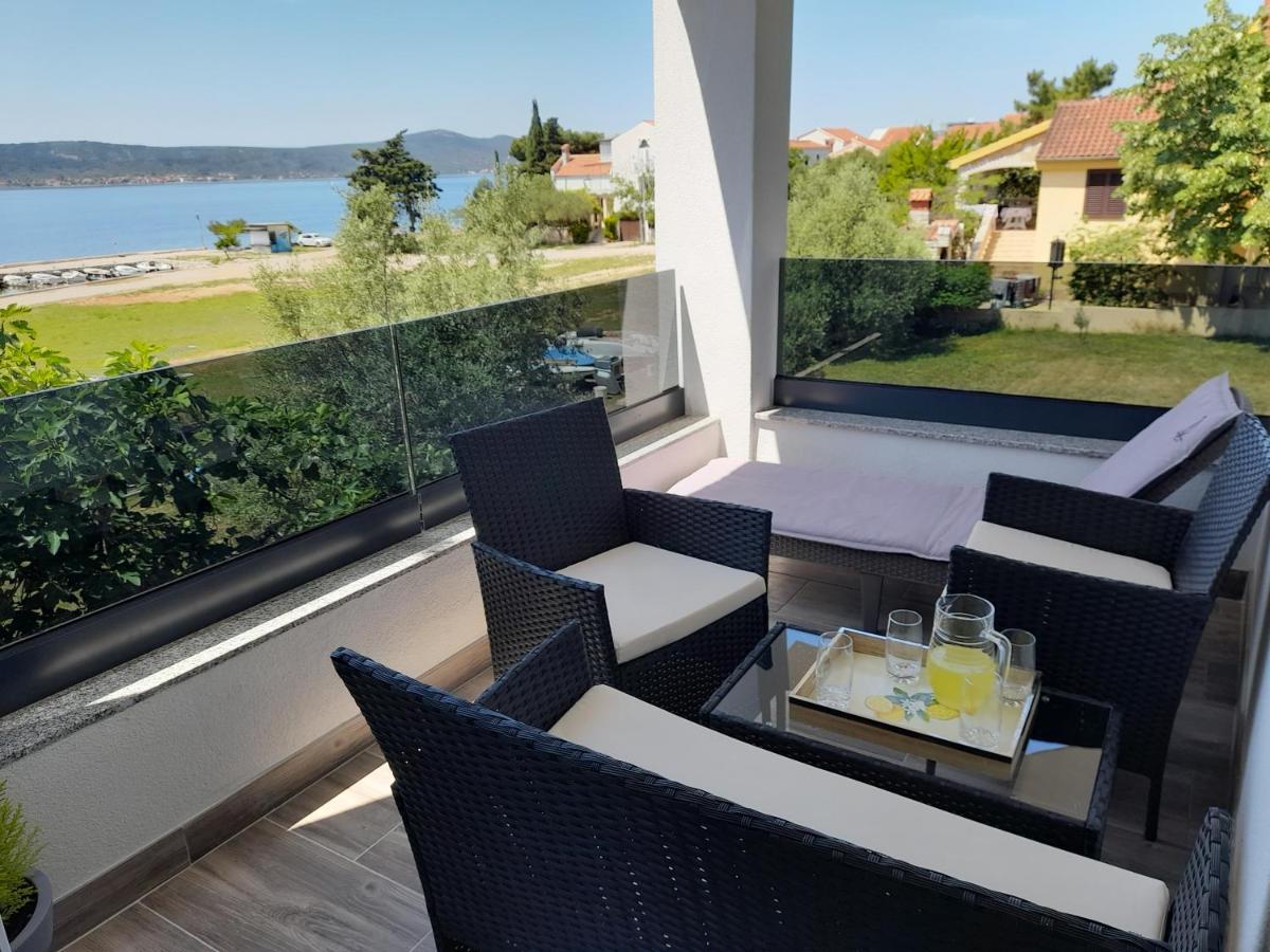 Apartman Prvi Red Do Mora Sveti Filip i Jakov Eksteriør billede