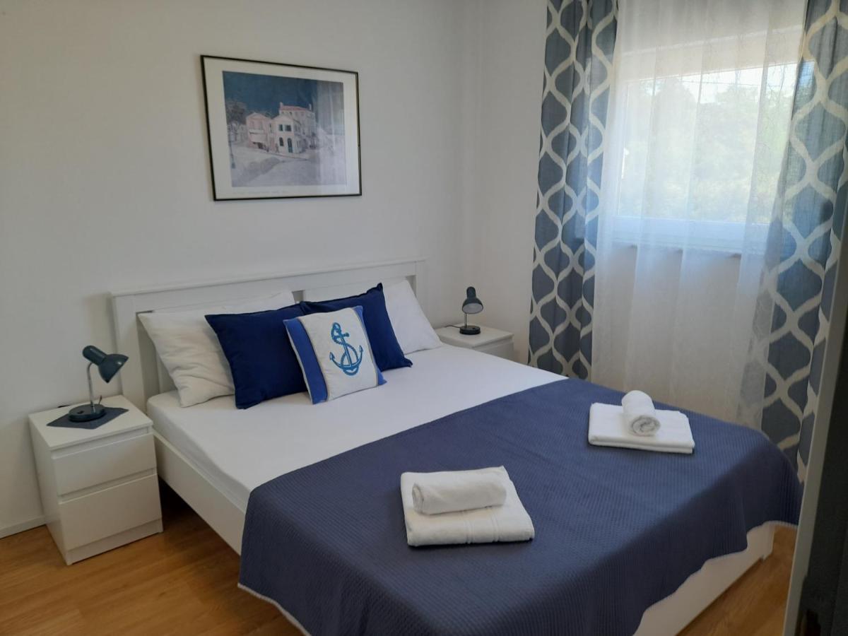 Apartman Prvi Red Do Mora Sveti Filip i Jakov Eksteriør billede