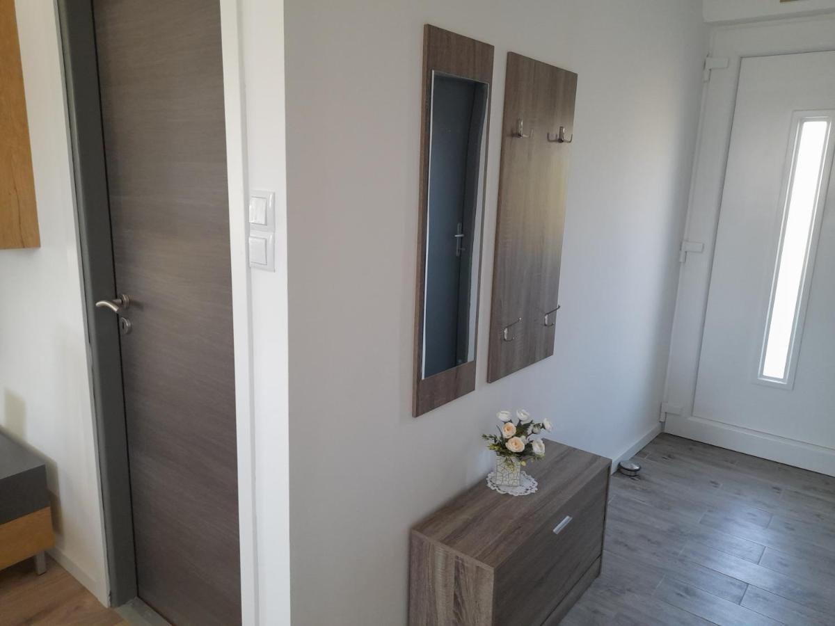 Apartman Prvi Red Do Mora Sveti Filip i Jakov Eksteriør billede