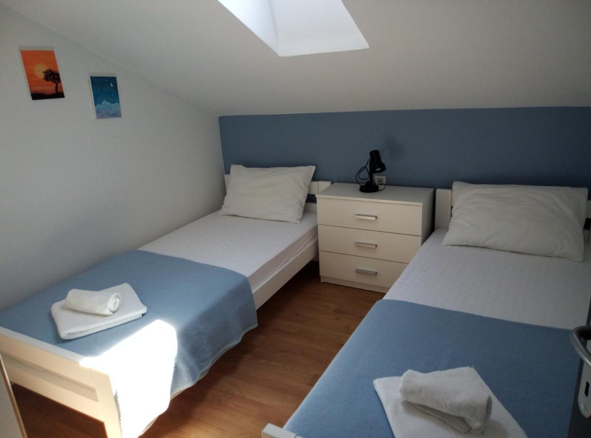 Apartman Prvi Red Do Mora Sveti Filip i Jakov Eksteriør billede