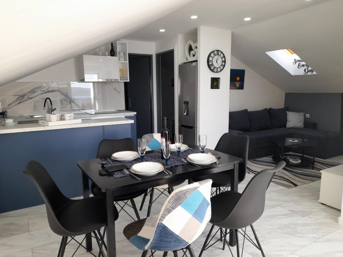 Apartman Prvi Red Do Mora Sveti Filip i Jakov Eksteriør billede