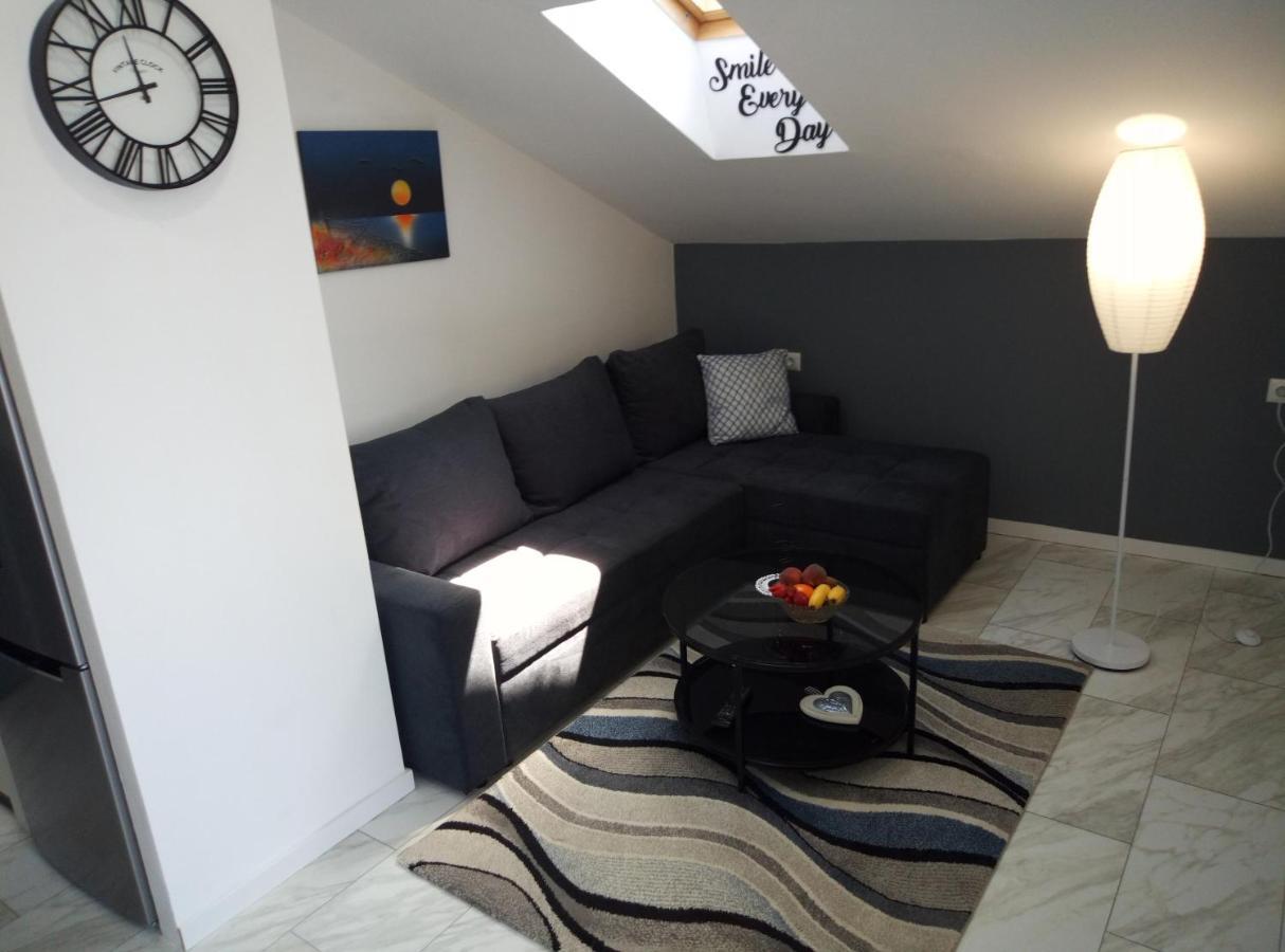 Apartman Prvi Red Do Mora Sveti Filip i Jakov Eksteriør billede