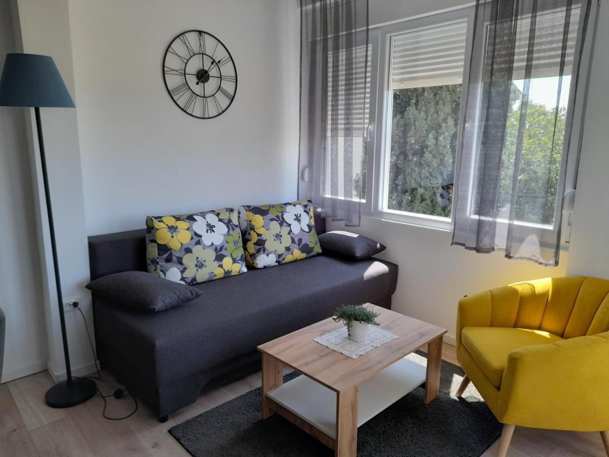 Apartman Prvi Red Do Mora Sveti Filip i Jakov Eksteriør billede